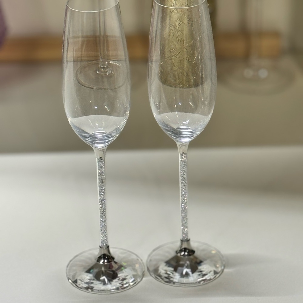 SWAROVSKI Crystalline
Toasting Flutes (Set of 2) - Picture 4 of 5